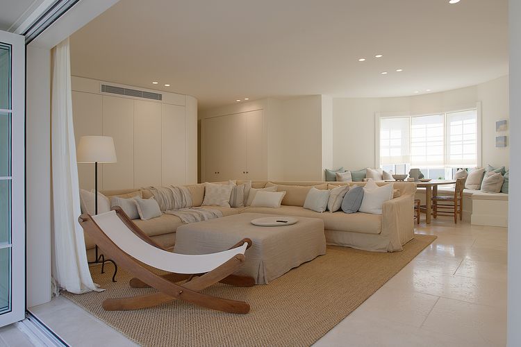 The Esplanade Escape, Balmoral LH LUXE