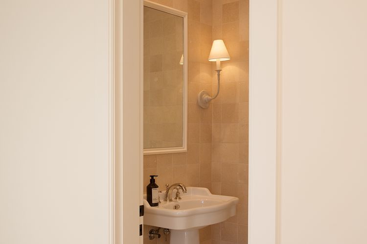 The Esplanade Escape, Balmoral LH LUXE