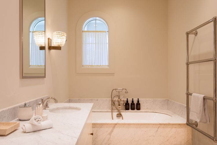 The Esplanade Escape, Balmoral LH LUXE