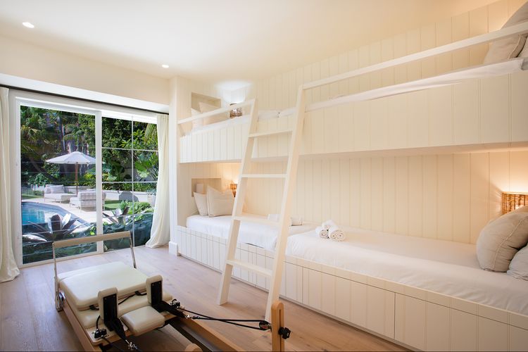 The Esplanade Escape, Balmoral LH LUXE