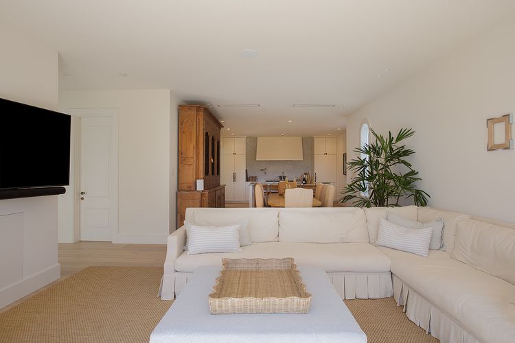 The Esplanade Escape, Balmoral LH LUXE