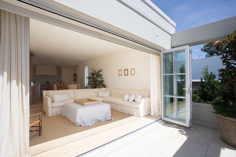 The Esplanade Escape, Balmoral LH LUXE