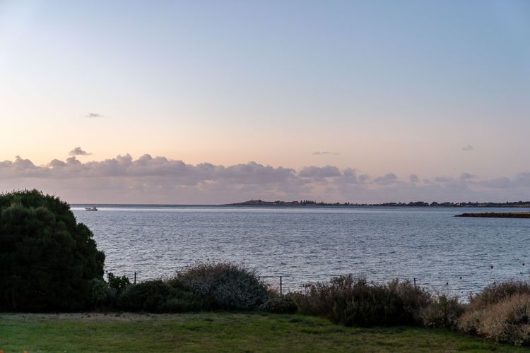 Stargazers Waterfront Hot tub Cottage Tasmania ITAS
