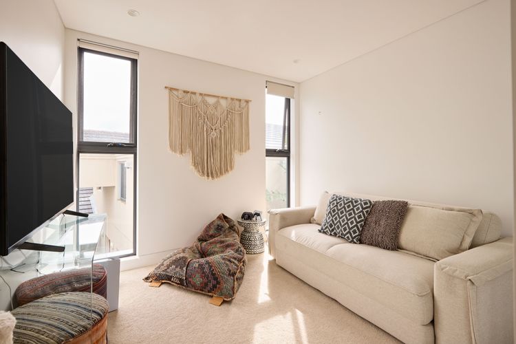 Meadow House, Chifley IH