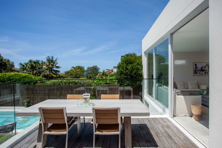 Clovelly Poolside IH