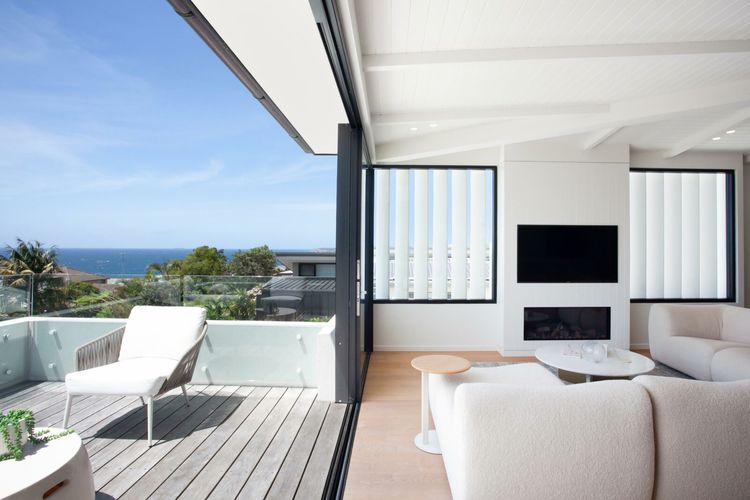 Clovelly Poolside IH