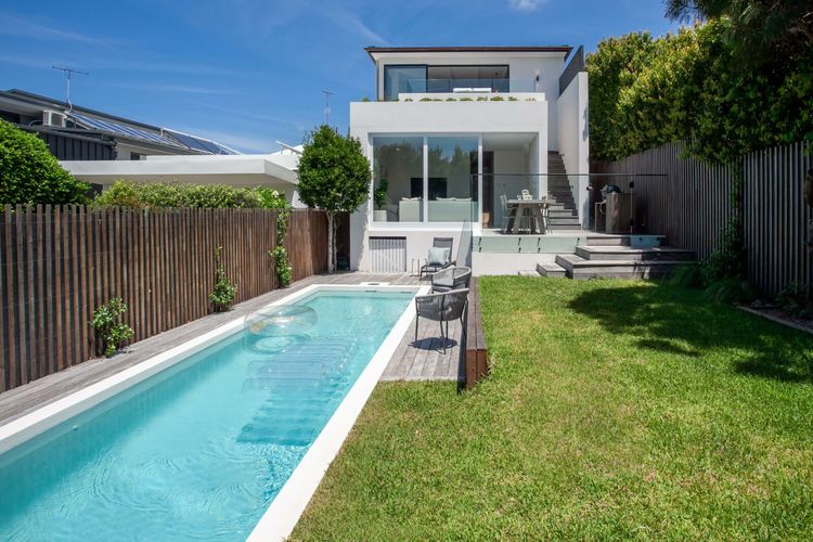Clovelly Poolside IH