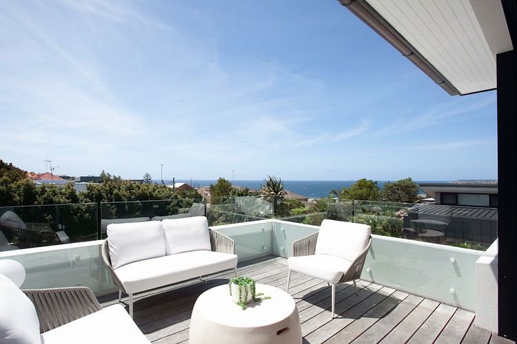 Clovelly Poolside IH