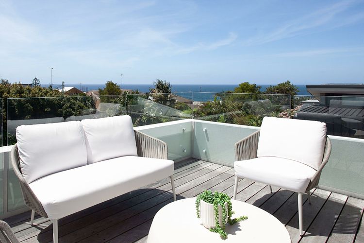 Clovelly Poolside IH