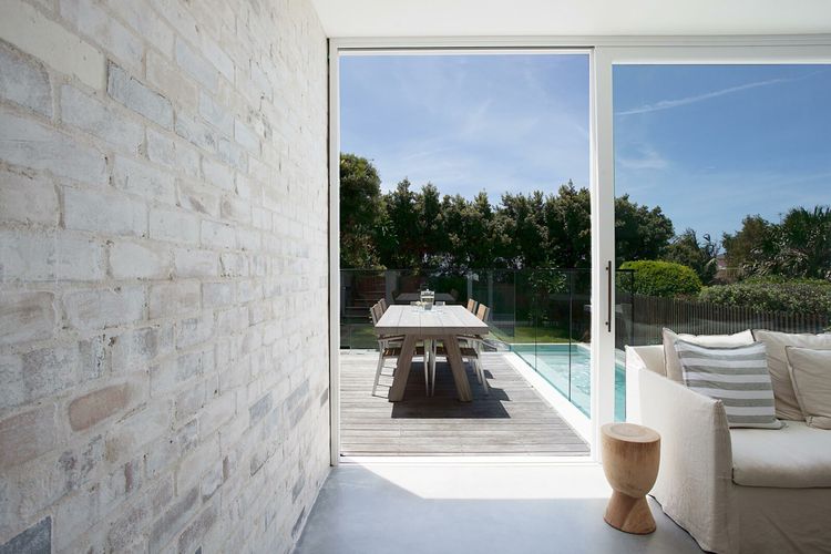 Clovelly Poolside IH
