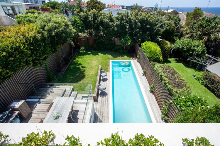 Clovelly Poolside IH