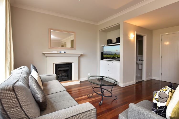 Villa 2br Pokolbin Villa located within Cypress Lakes Resort