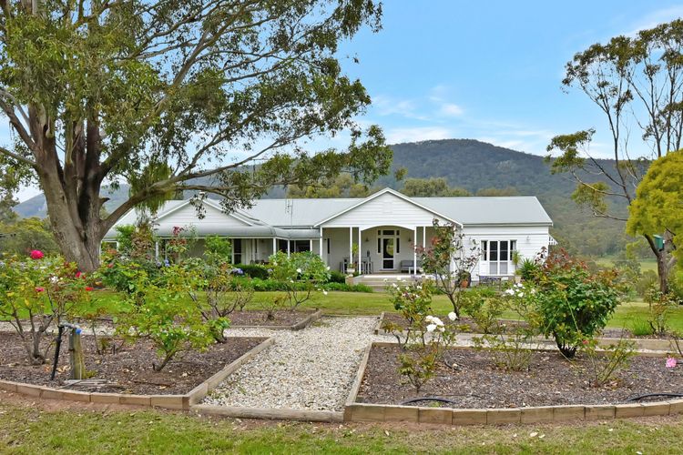 La Sila Homestead on Marrowbone – cutest cottage in the Hunter with killer views