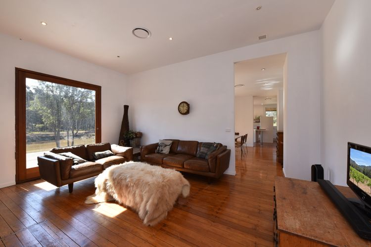 The Parson’s Vineyard Retreat – get amongst the vineyards in a historic home