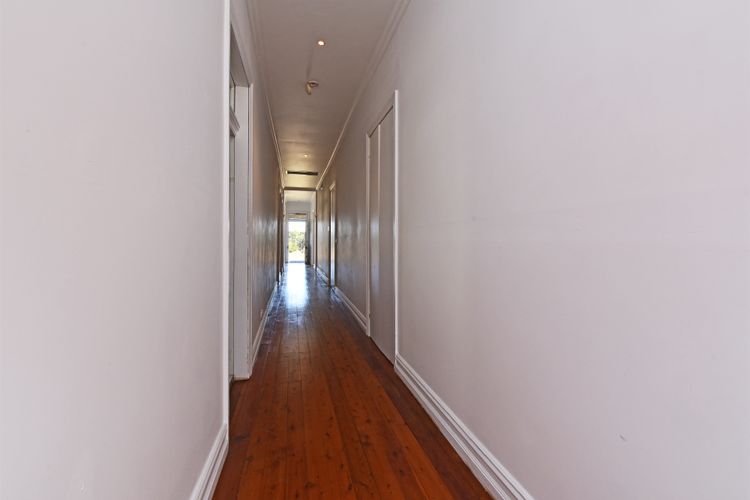 The Parson’s Vineyard Retreat – get amongst the vineyards in a historic home