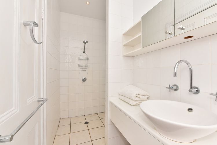 The Parson’s Vineyard Retreat – get amongst the vineyards in a historic home