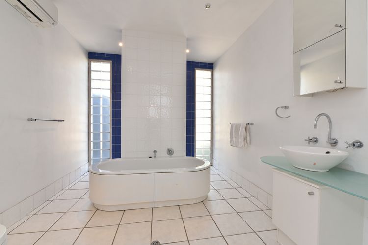 The Parson’s Vineyard Retreat – get amongst the vineyards in a historic home