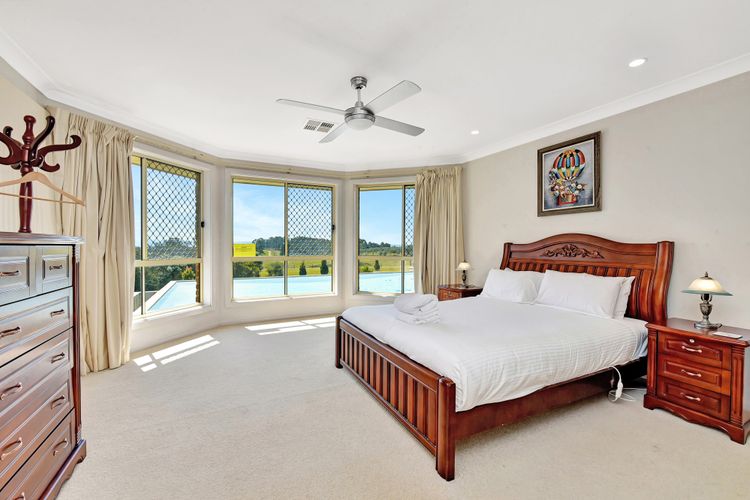 Noble Willow Homestead Lovedale. Super Spacious, with views and pool