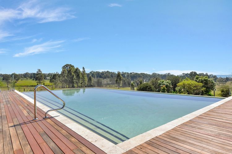 Noble Willow Homestead Lovedale. Super Spacious, with views and pool