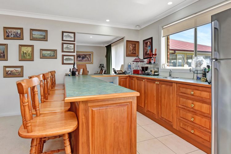 Noble Willow Homestead Lovedale. Super Spacious, with views and pool