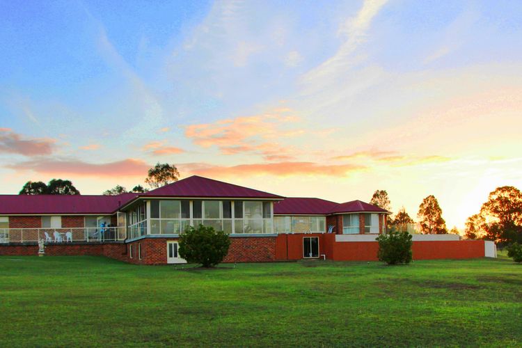 Noble Willow Homestead Lovedale. Super Spacious, with views and pool