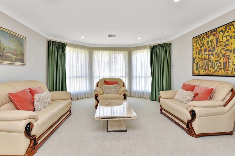 Noble Willow Homestead Lovedale. Super Spacious, with views and pool