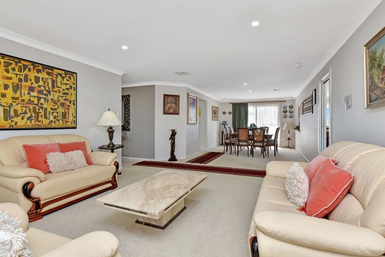 Noble Willow Homestead Lovedale. Super Spacious, with views and pool