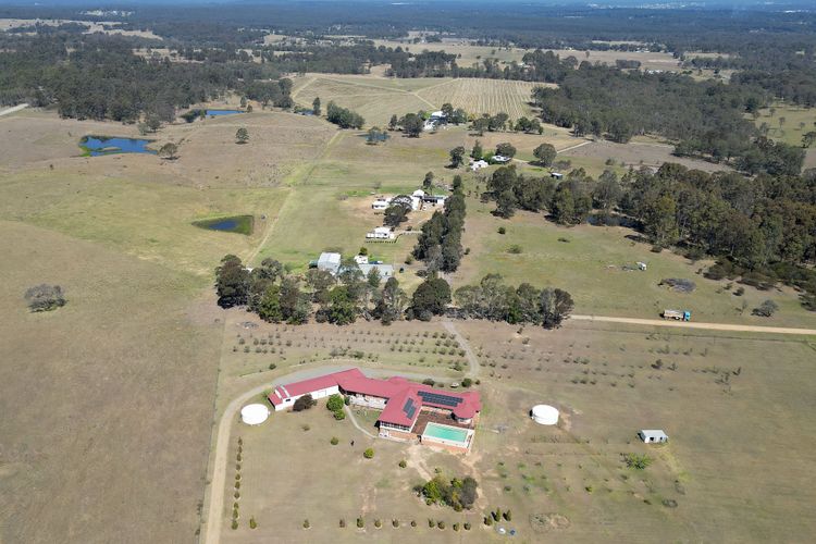 Noble Willow Homestead Lovedale. Super Spacious, with views and pool