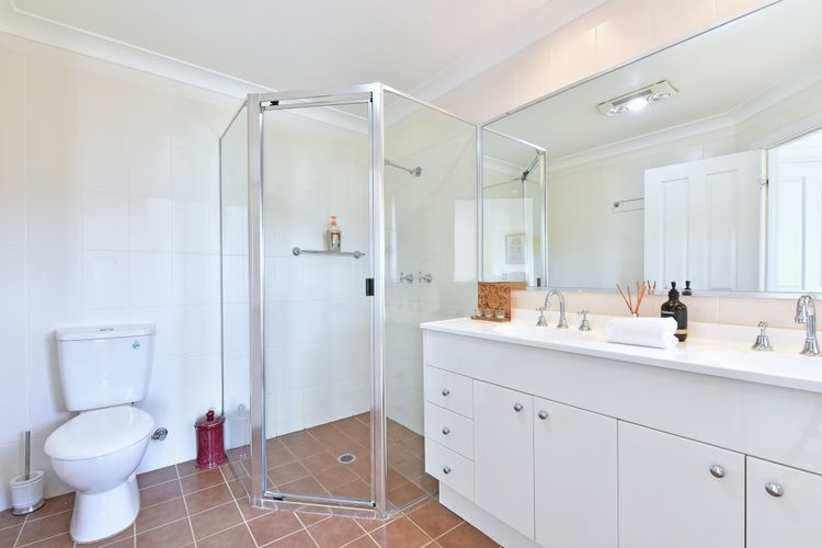 Noble Willow Homestead Lovedale. Super Spacious, with views and pool