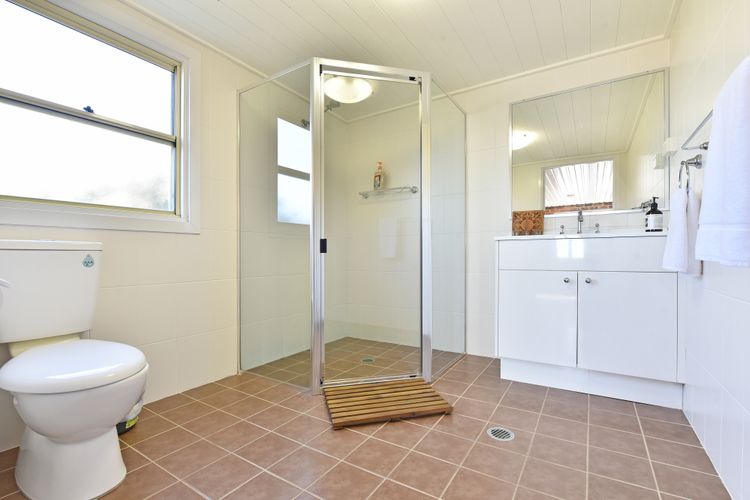 Noble Willow Estate Lovedale. Super Spacious, with views and pool