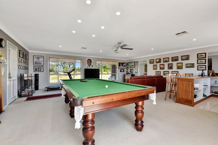 Noble Willow Estate Lovedale. Super Spacious, with views and pool