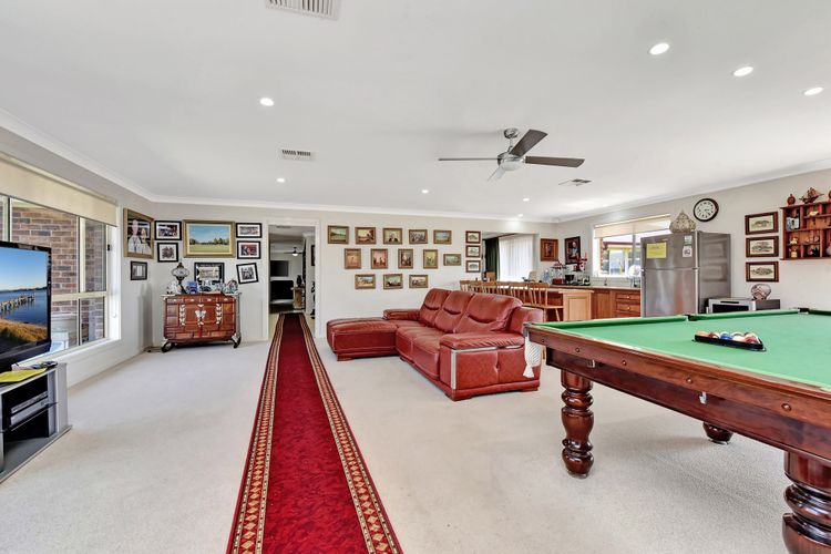 Noble Willow Estate Lovedale. Super Spacious, with views and pool
