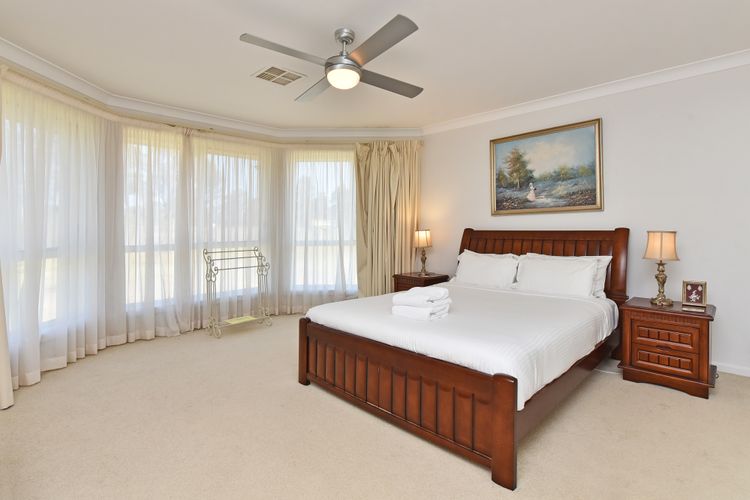 Noble Willow Estate Lovedale. Super Spacious, with views and pool