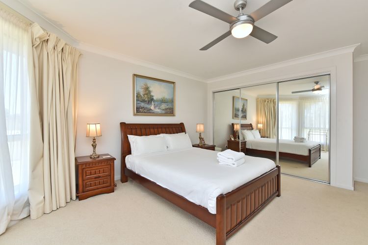 Noble Willow Estate Lovedale. Super Spacious, with views and pool