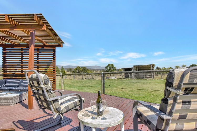 Clydesdale Cottage on Talga with real Clydesdale Horses