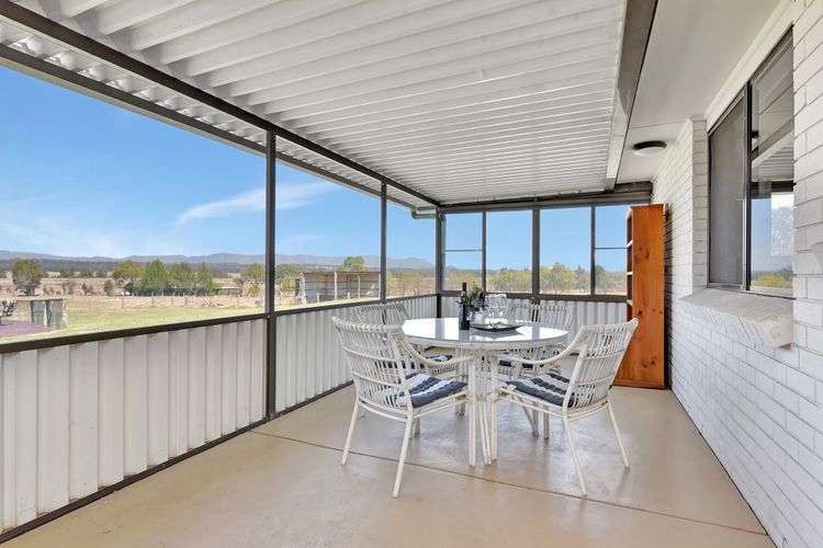 Clydesdale Cottage on Talga with real Clydesdale Horses