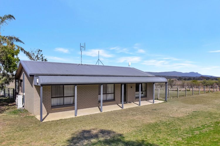 Clydesdale Cottage on Talga with real Clydesdale Horses
