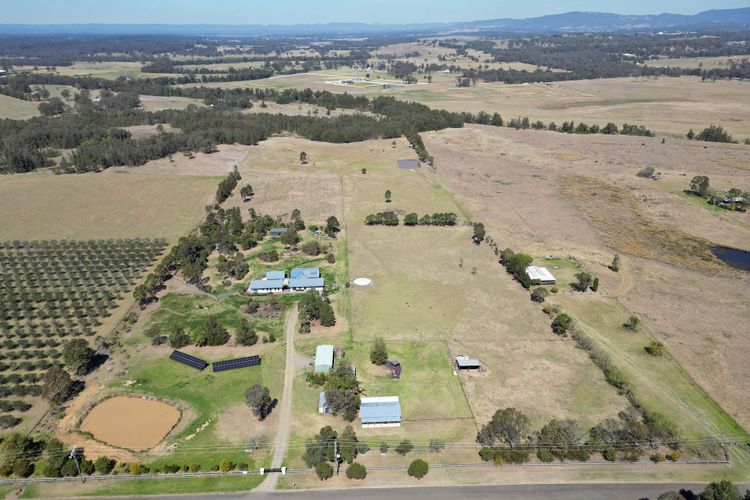 Clydesdale Cottage on Talga with real Clydesdale Horses