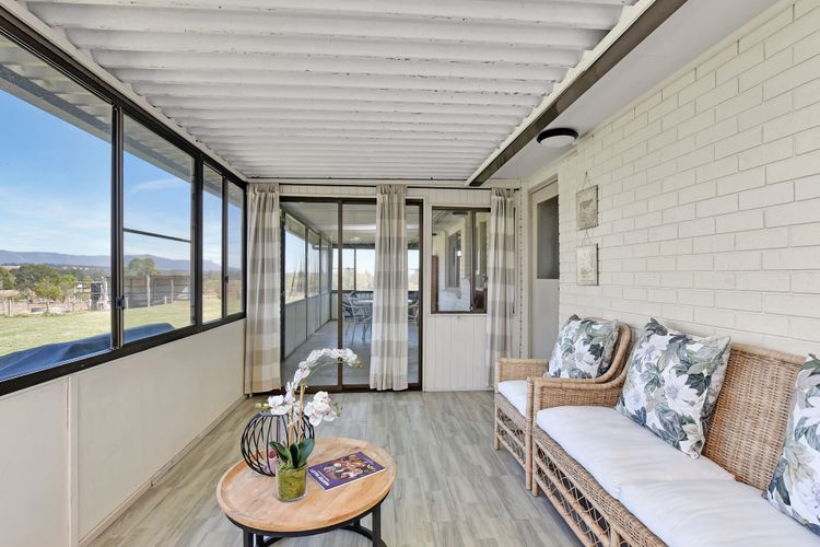 Clydesdale Cottage on Talga with real Clydesdale Horses