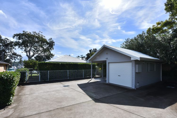 Carport, garage and driveway