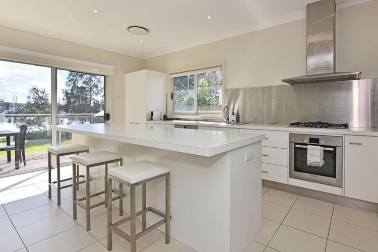 Kitchen with appliances. Breakfast bar 3 seats