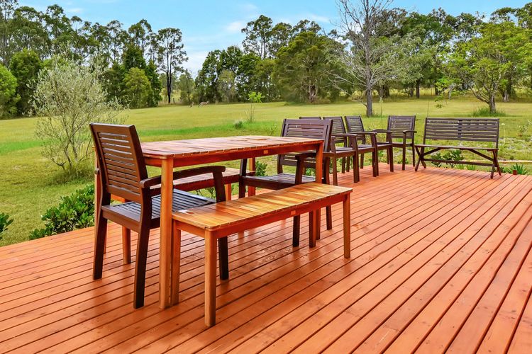 Silver Springs Estate 4br house + 6br house with Wifi, Pool. Fireplace, Views, Olives and Space