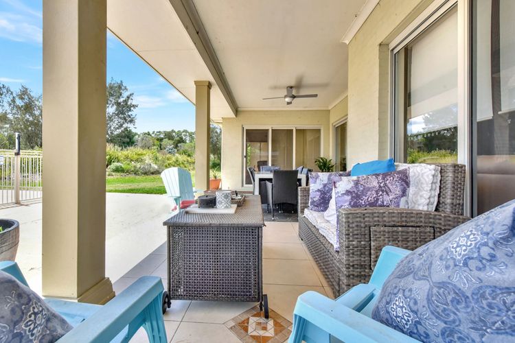 Silver Springs Estate 4br house + 6br house with Wifi, Pool. Fireplace, Views, Olives and Space