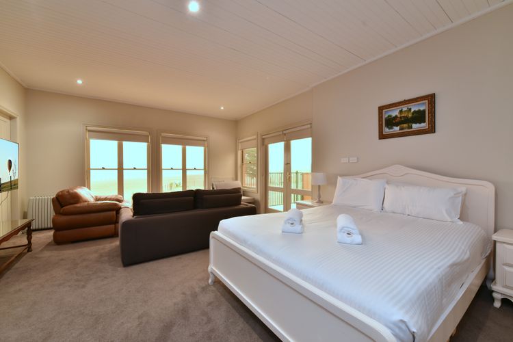 King Retreat Estate – close proximity to Bimbadgen and Hope Estate concerts