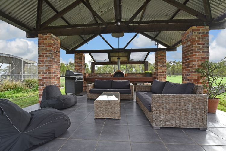 Kelman Cottage – tucked away with pool + views + native wildlife