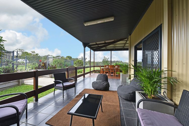 Kelman Cottage – tucked away with pool + views + native wildlife