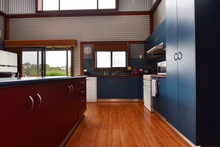 Kelman Cottage – tucked away with pool + views + native wildlife