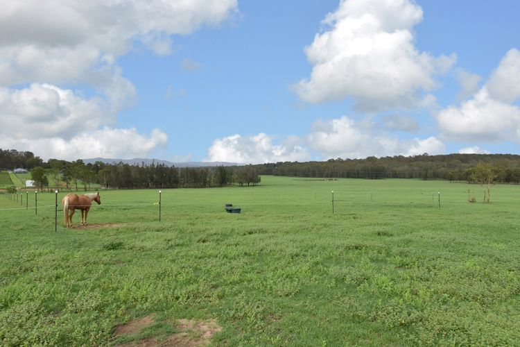 Kelman Cottage – tucked away with pool + views + native wildlife