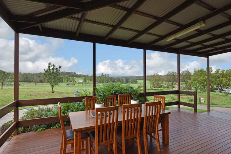 Kelman Cottage – tucked away with pool + views + native wildlife