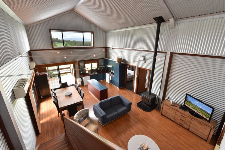 Kelman Cottage – tucked away with pool + views + native wildlife